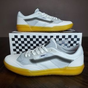 Vans Ave Knit White/Gum Men Size 7.5, equivalent to Women Size 9